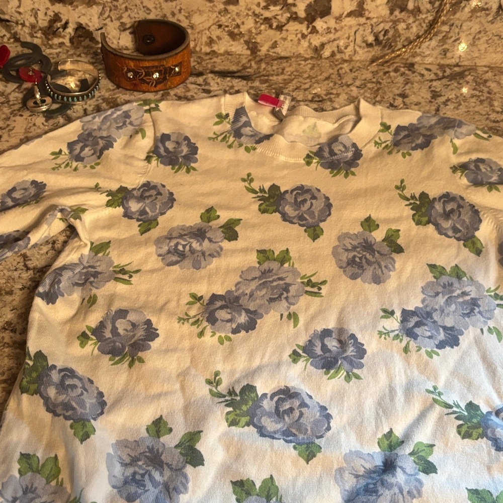 Vince Camuto Floral Crewneck Shirt - Blue Floral on Cream -brand new never worn
